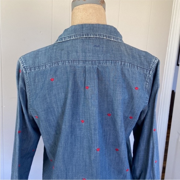 THE GREAT EMBROIDERED HEART BUTTON DOWN DENIM BLOUSE 2 - Picture 5 of 11
